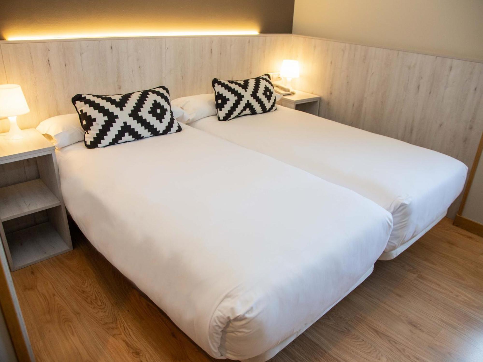 Hotel Restaurante Cadosa Soria Ngoại thất bức ảnh