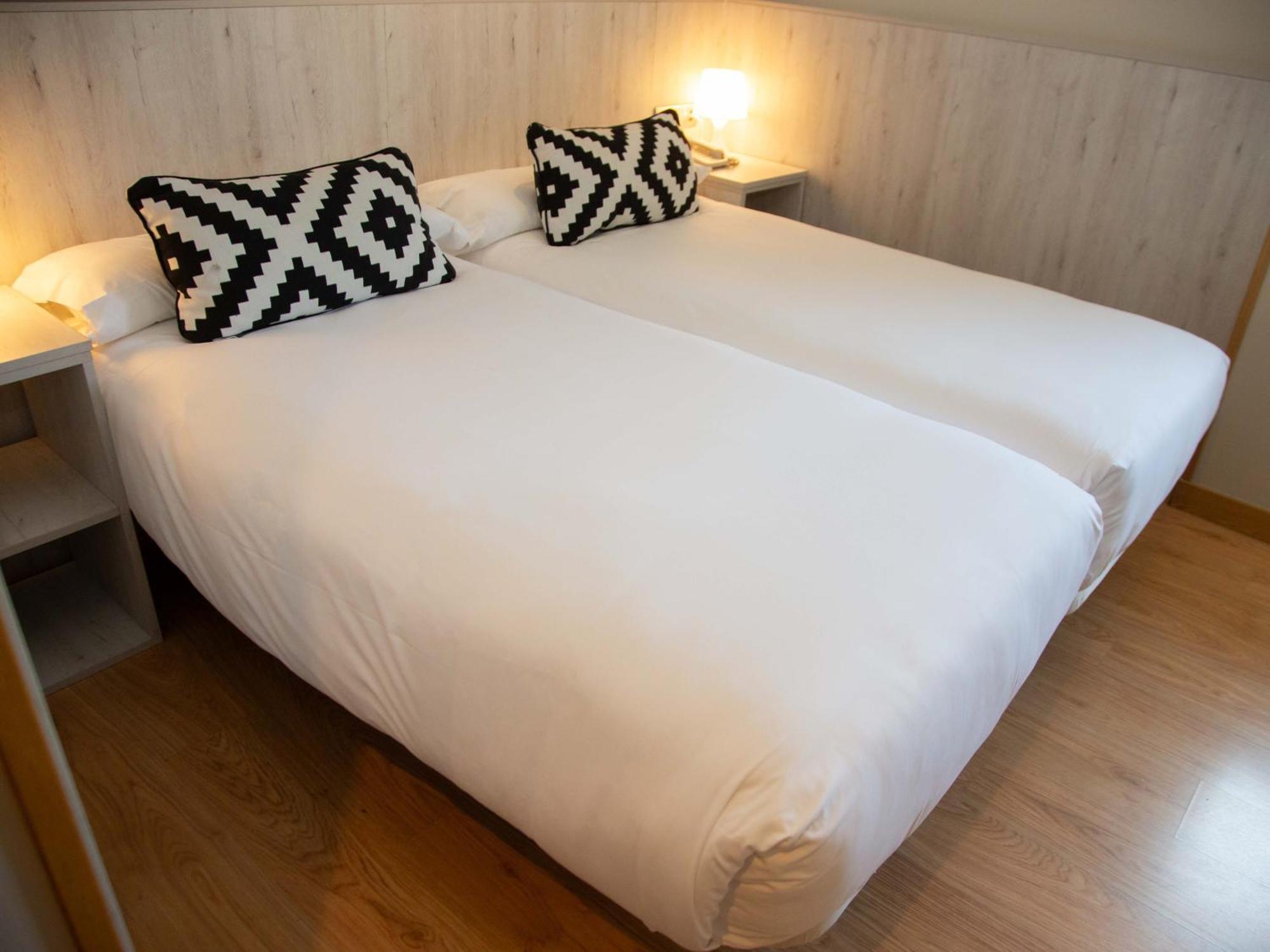 Hotel Restaurante Cadosa Soria Ngoại thất bức ảnh