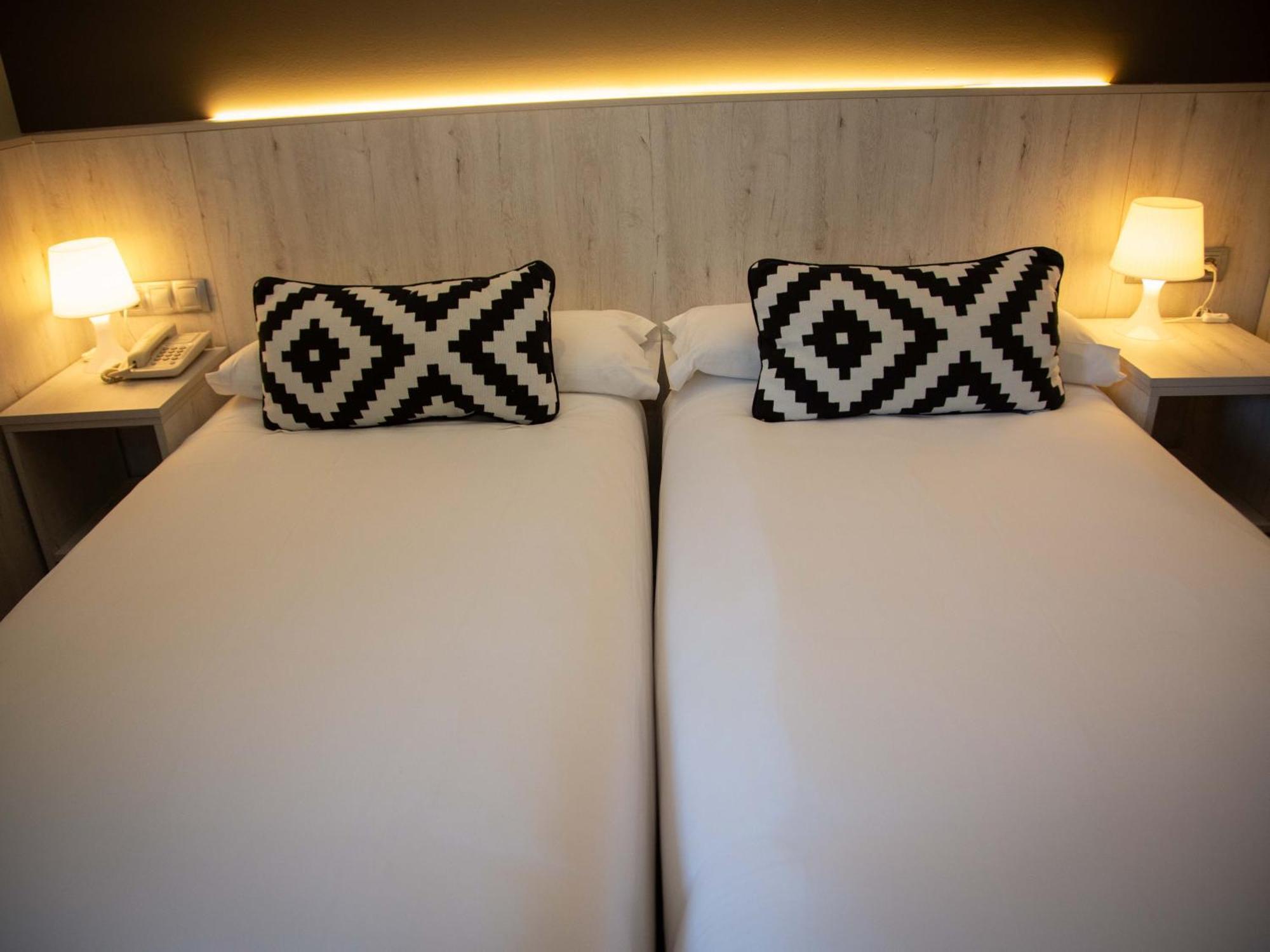 Hotel Restaurante Cadosa Soria Ngoại thất bức ảnh